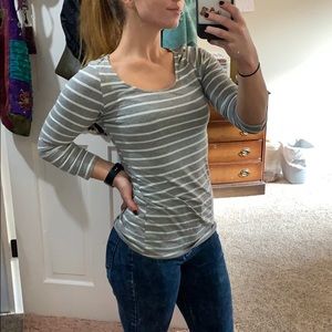 3/4 sleeve grey w teal striped shirt